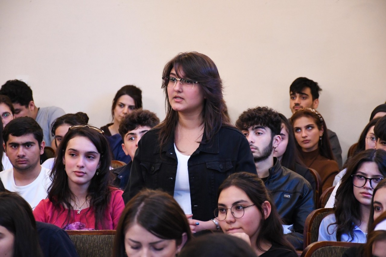 ADAU-nun rektoru I kurs tələbələrinin fikir və təkliflərini dinləyib - FOTOLAR